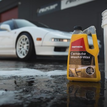                                                                               Mothers® California Gold® Carnauba Wash & Wax – Cilalı Araç Yıkama Şampuanı / 1.895 Litre  